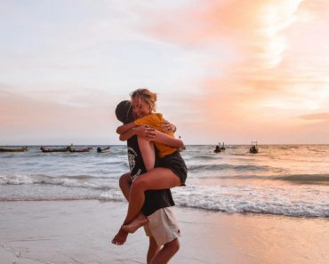 9 WAYS FALLING IN LOVE AFFECTS YOUR BRAIN